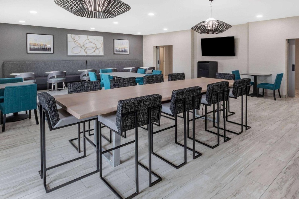 La Quinta Inn & Suites by Wyndham Ardmore Image 11