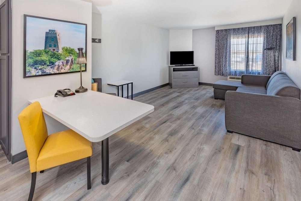 La Quinta Inn & Suites by Wyndham Ardmore Image 19