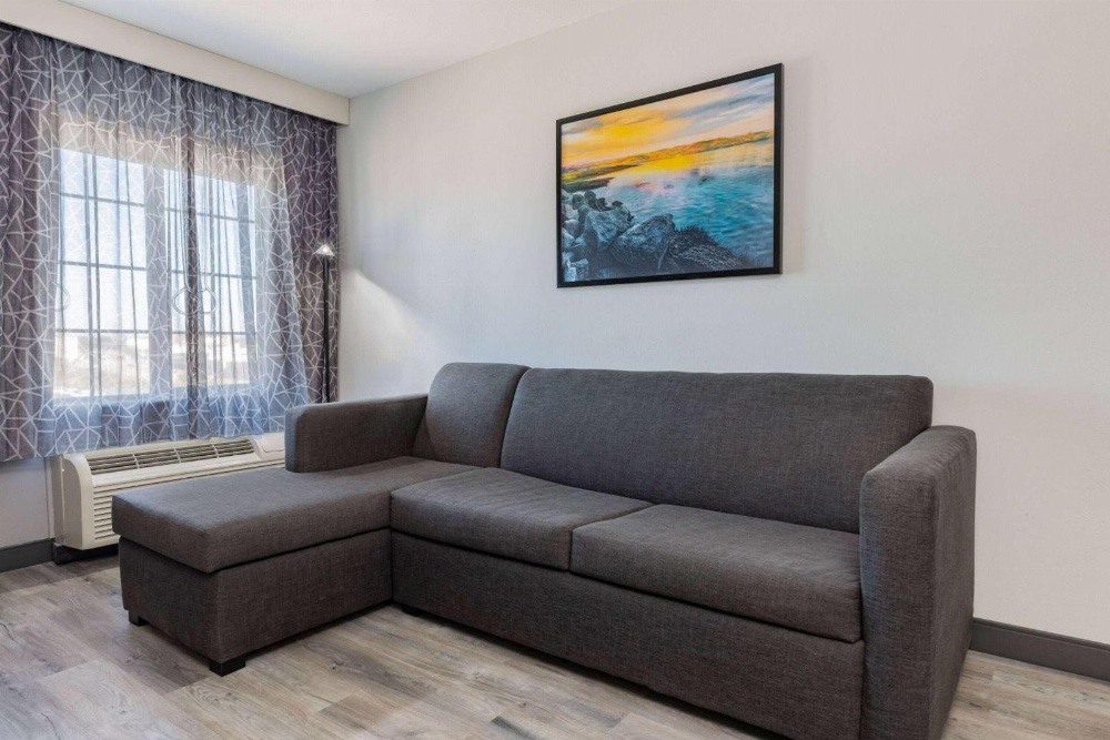 La Quinta Inn & Suites by Wyndham Ardmore Image 20