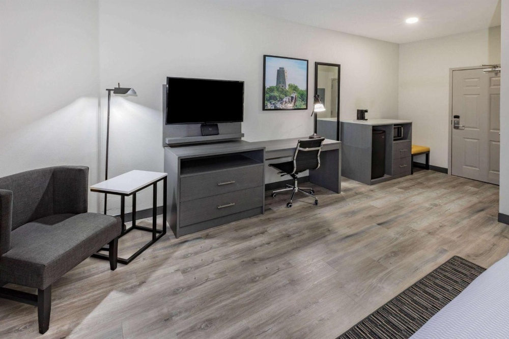 La Quinta Inn & Suites by Wyndham Ardmore Image 23