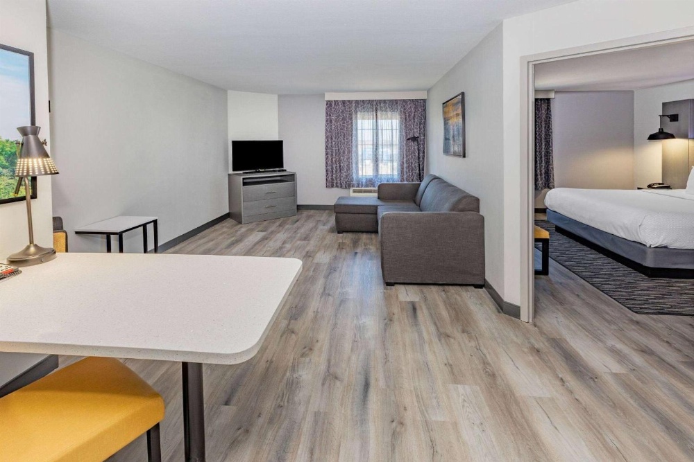 La Quinta Inn & Suites by Wyndham Ardmore Image 27