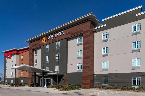 La Quinta Inn & Suites by Wyndham Ardmore image 1